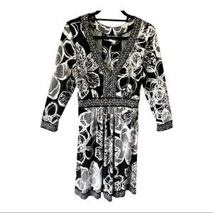 Adore Black/White Long Sleeve V-Neck Floral Dress Size Medium